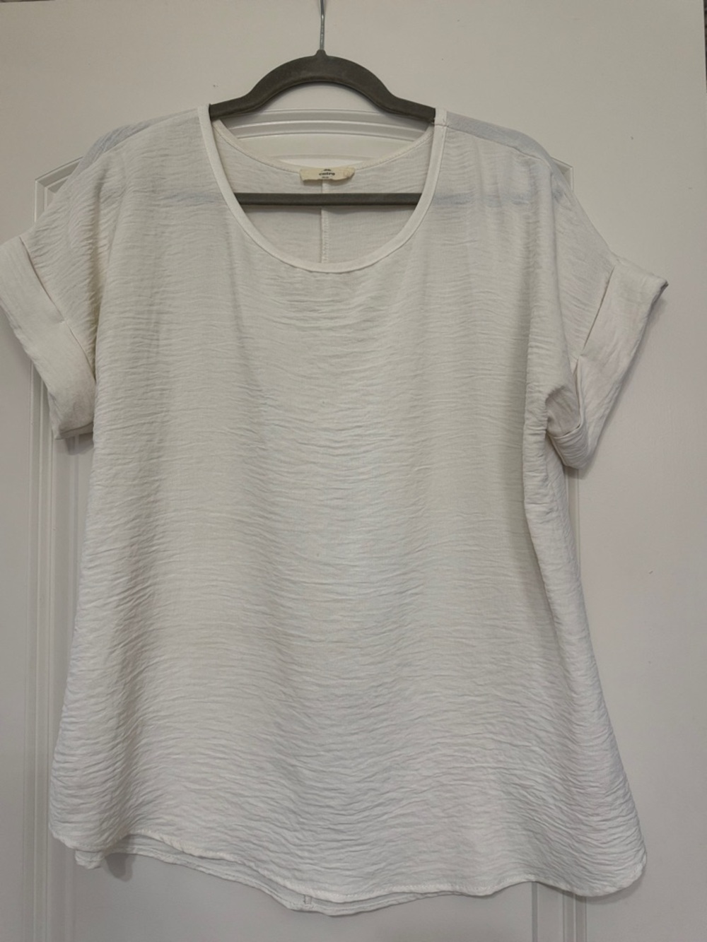 entro White Textured Short-Sleeve Scoop Neck Blouse